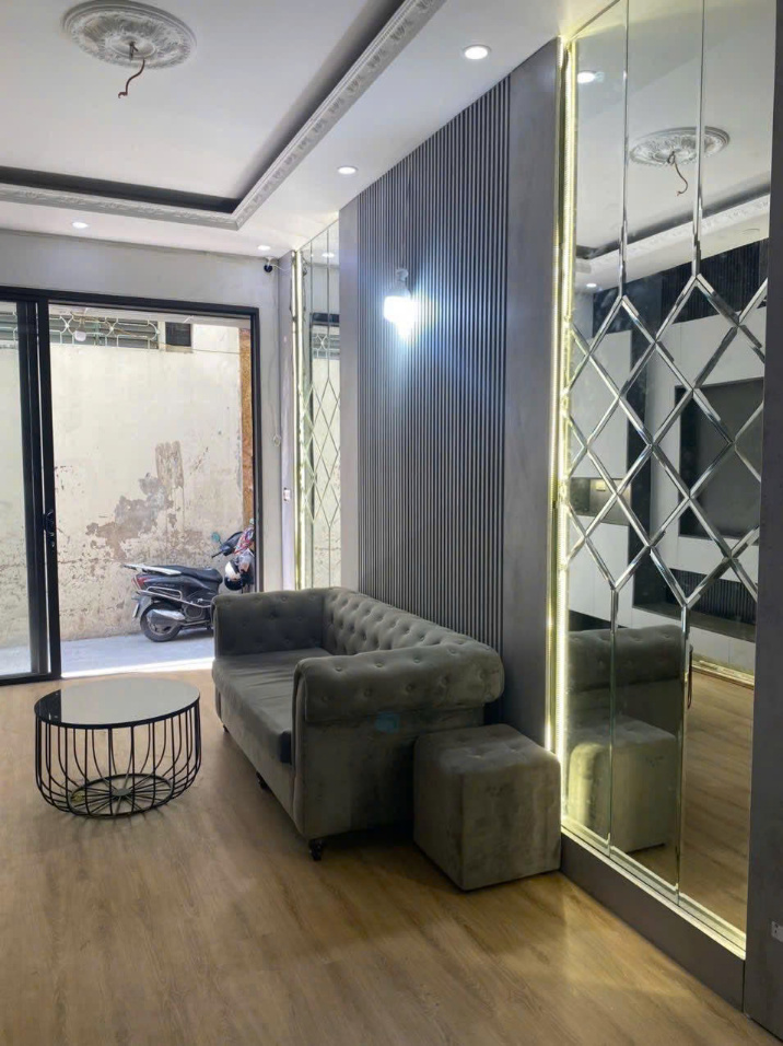 Cho thuê nhà nguyên căn Phố Trương Định, 5 tầng x 33m2, 3 ngủ, 13 Triệu - Ảnh chính
